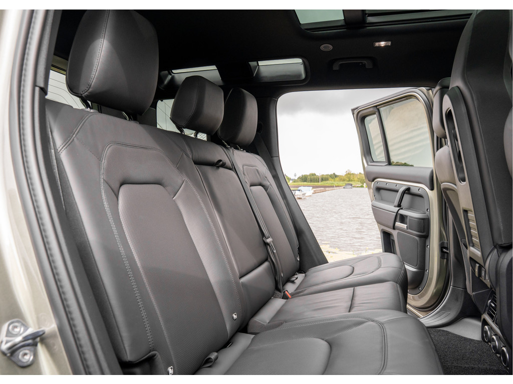 Land Rover Defender P300e 110 X-Dynamic HSE - 17