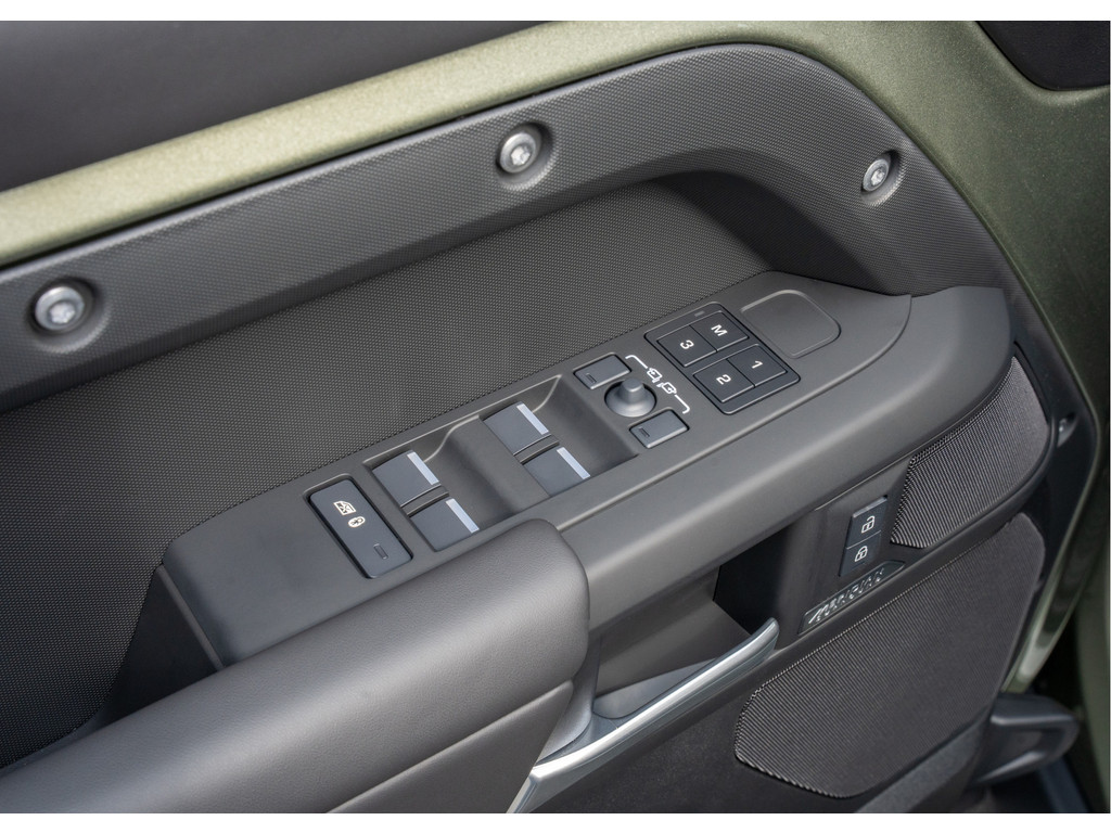 Land Rover Defender P300e 110 X-Dynamic HSE - 26