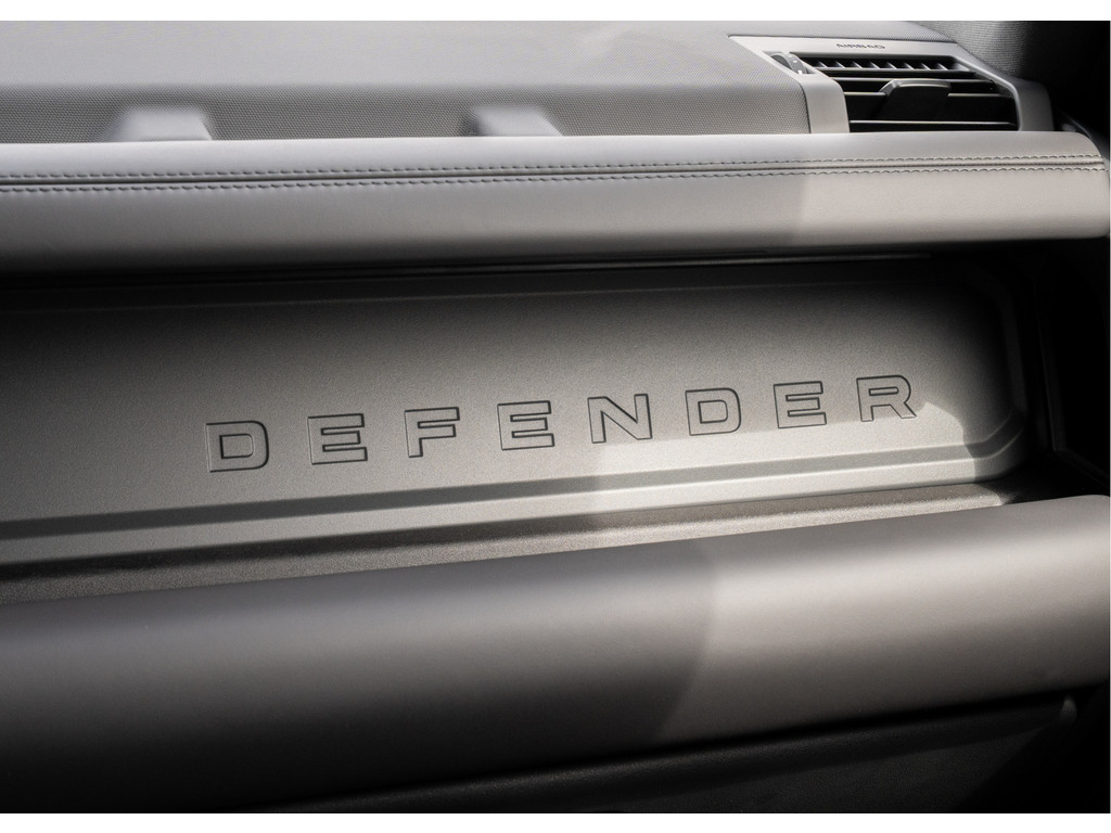 Land Rover Defender P300e 110 X-Dynamic HSE - 31