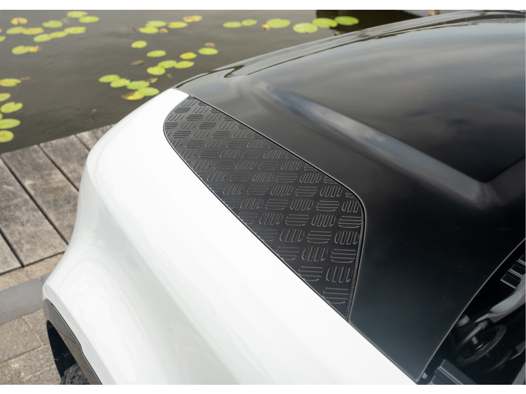 Land Rover Defender 110 P300e X-Dynamic HSE - 11