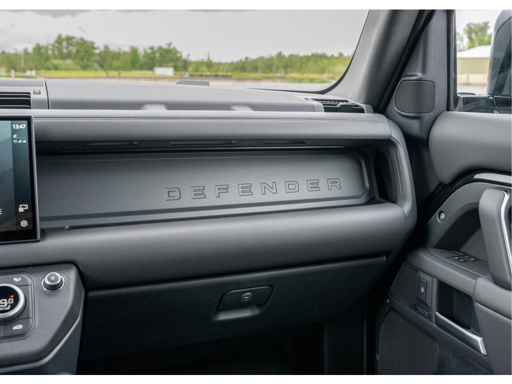 Land Rover Defender 110 P300e X-Dynamic HSE - 29