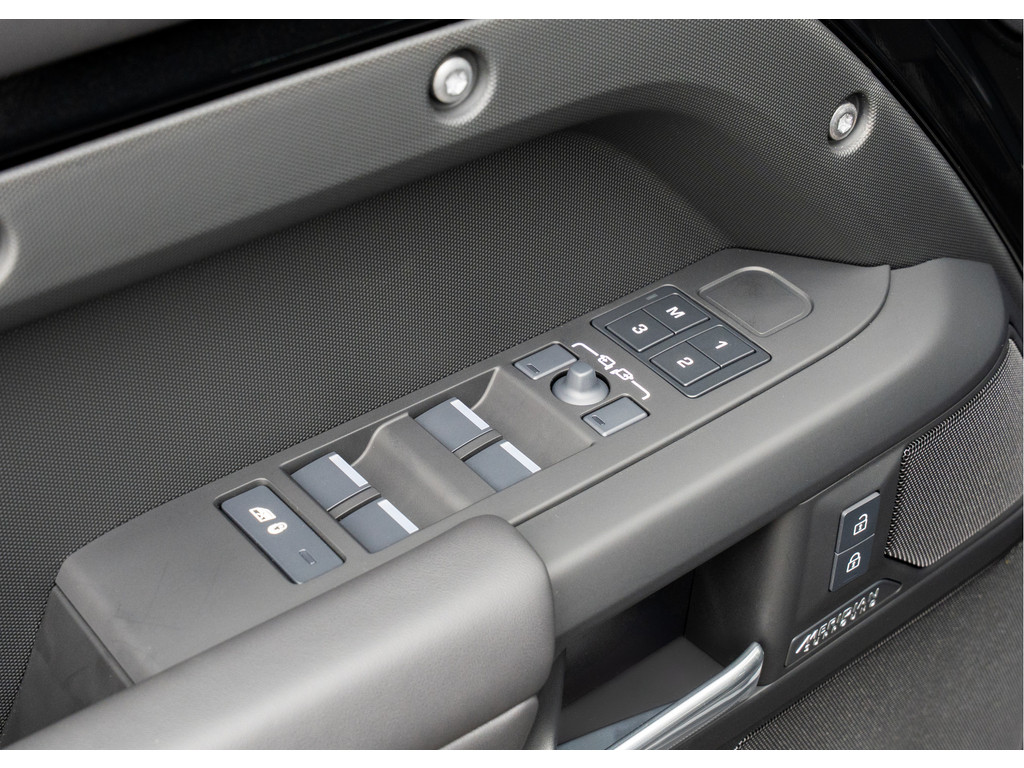 Land Rover Defender 110 P300e X-Dynamic HSE - 34