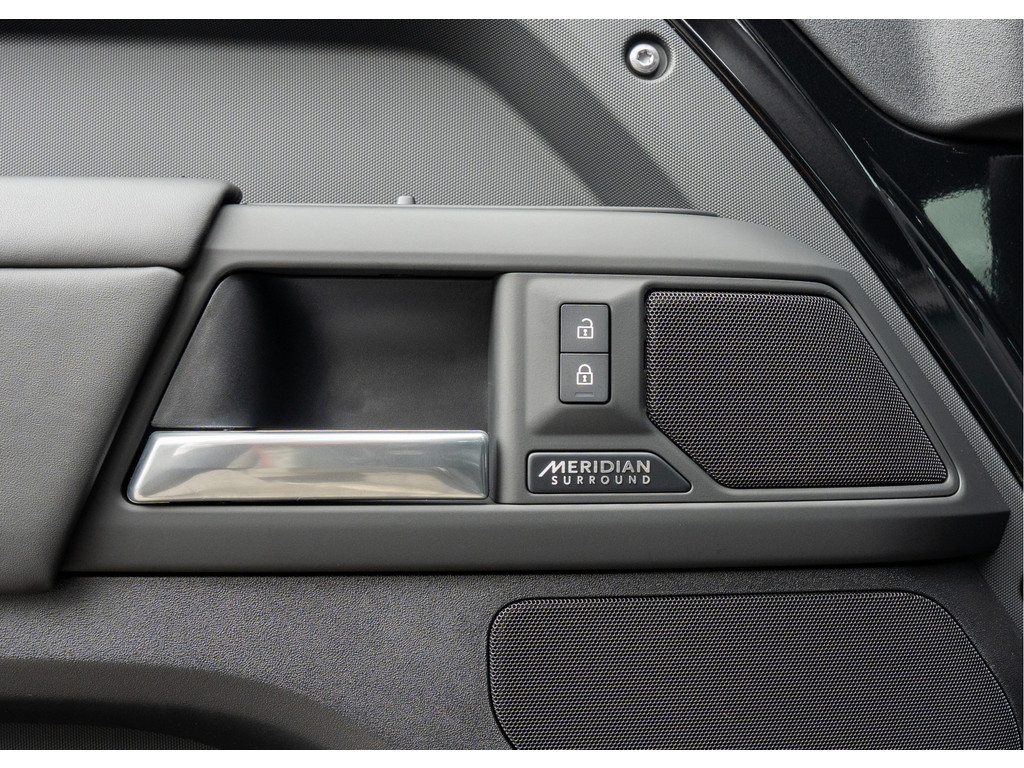 Land Rover Defender 110 P300e X-Dynamic HSE - 35