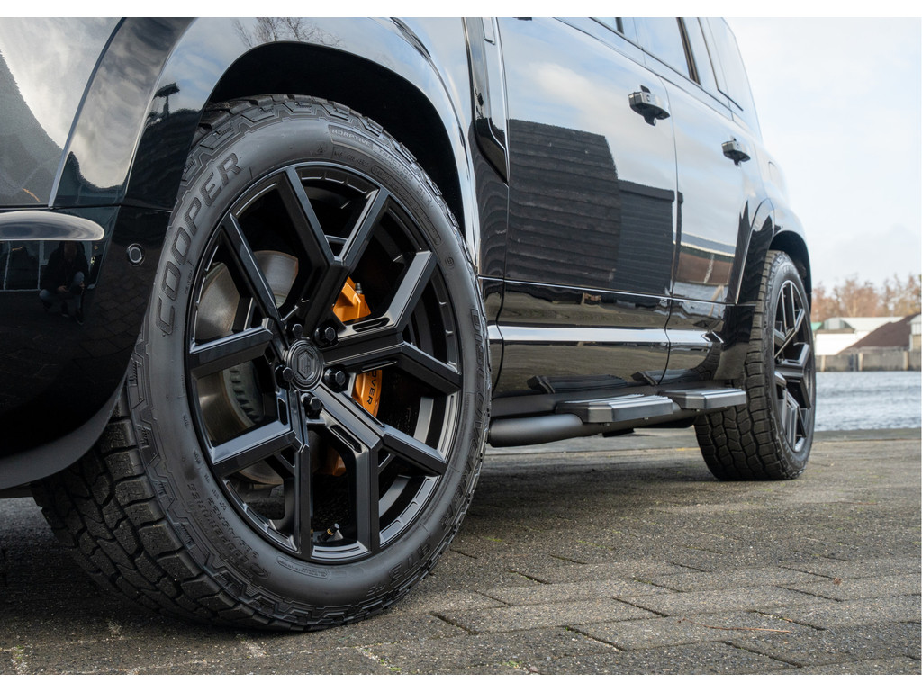 Land Rover Defender 110 P300e 110 X-Dynamic HSE - 38