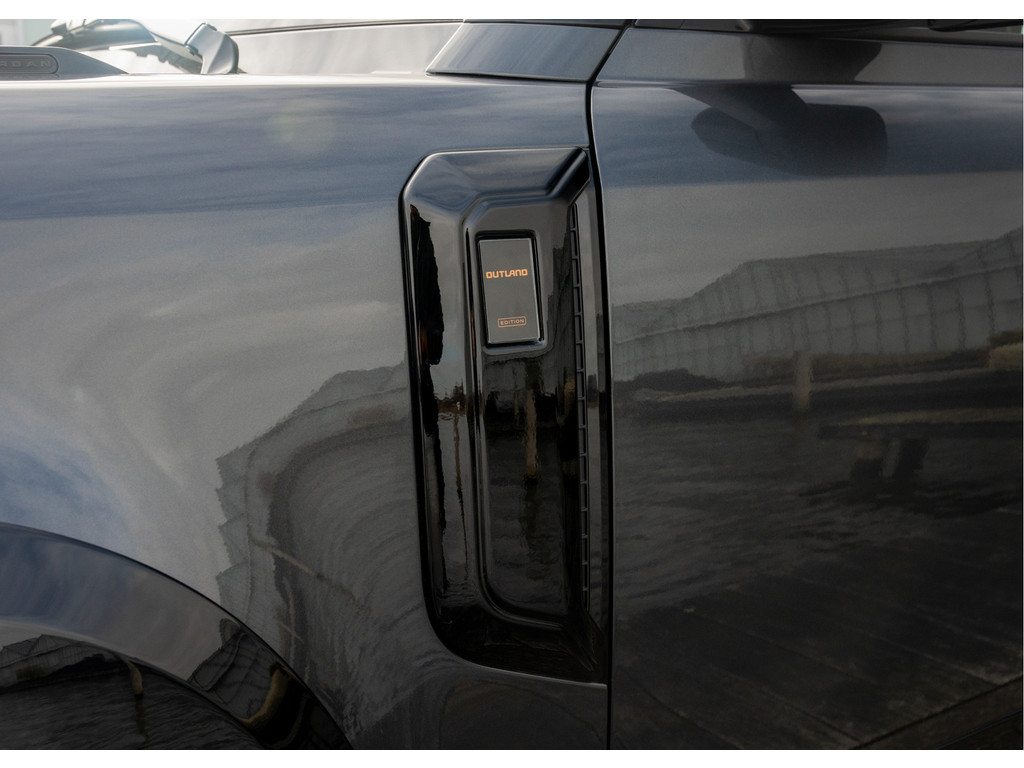 Land Rover Defender 110 P300e 110 X-Dynamic HSE - 44