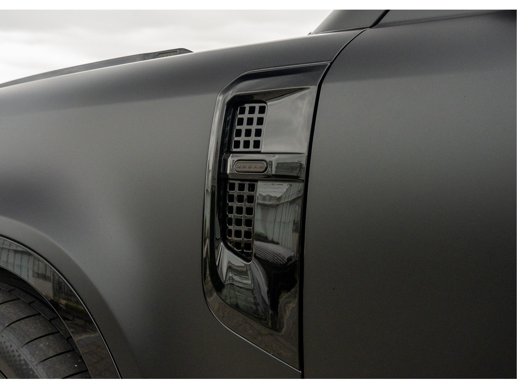 Land Rover Defender 110 P300e X-Dynamic HSE - 11