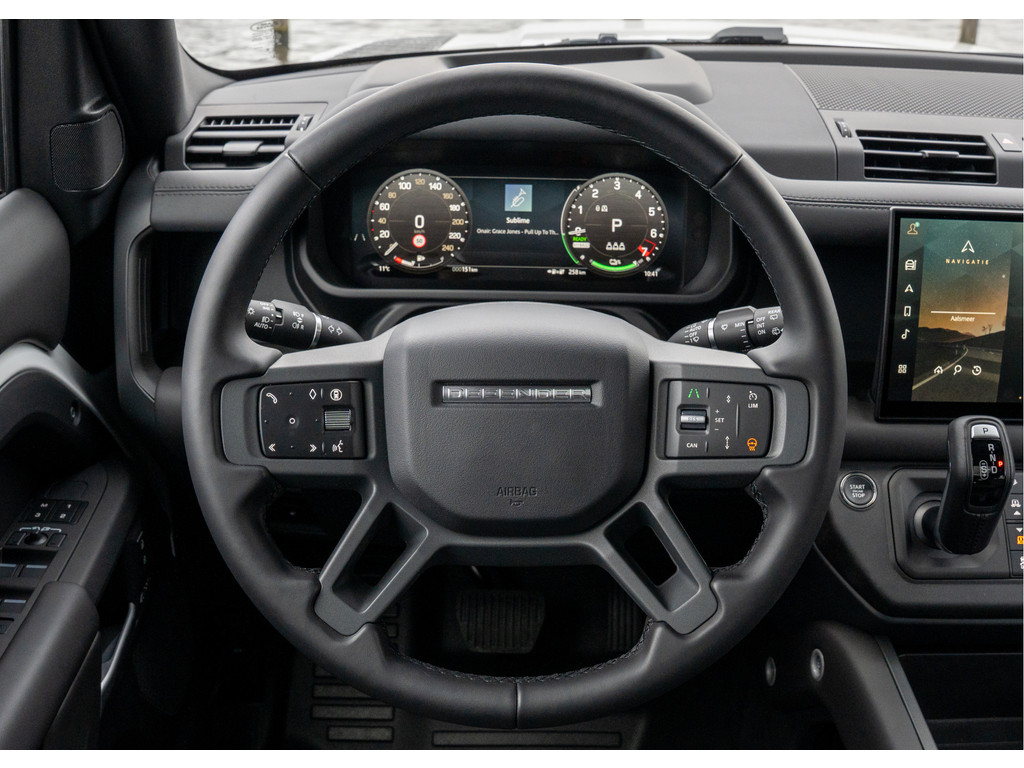 Land Rover Defender 110 P300e X-Dynamic HSE - 16