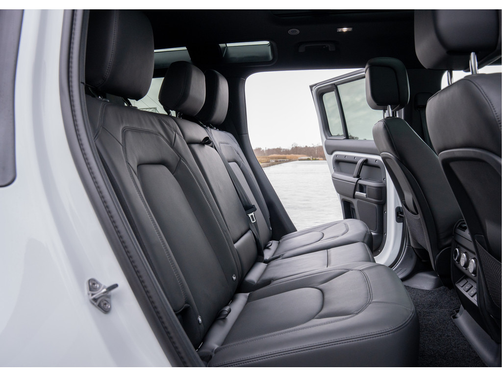 Land Rover Defender 110 P300e X-Dynamic HSE - 24