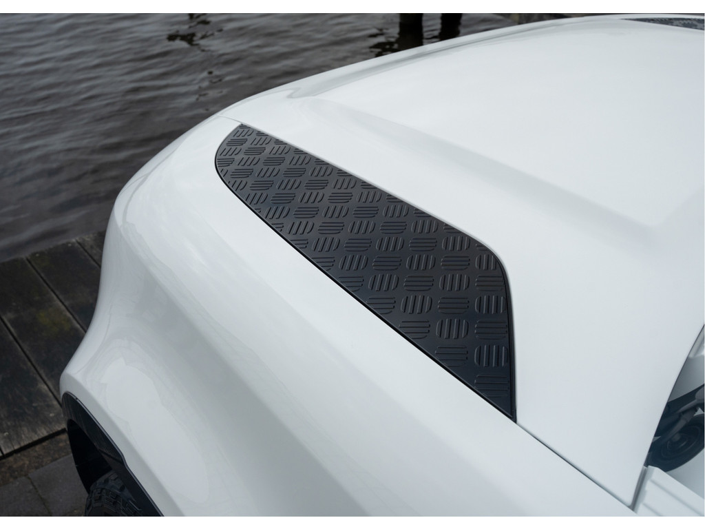 Land Rover Defender 110 P300e X-Dynamic HSE - 44