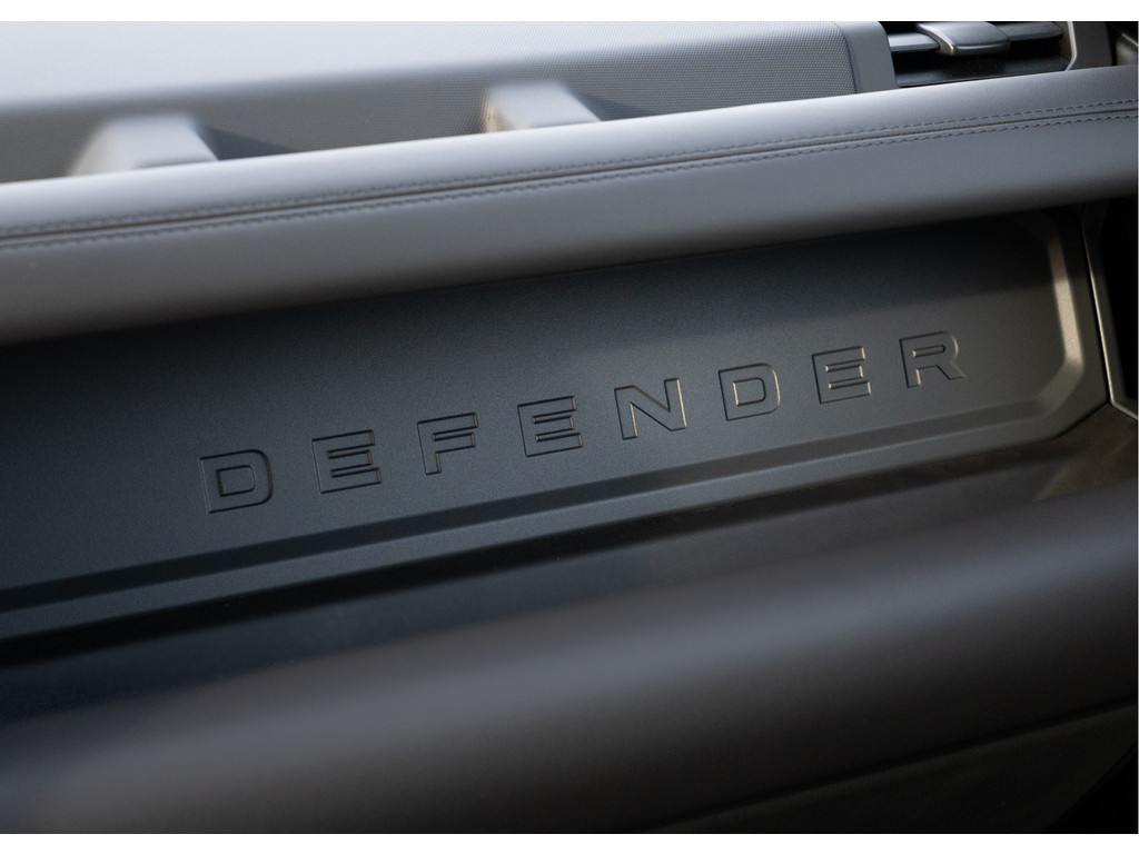 Land Rover Defender 110 P300e 110 X-Dynamic HSE - 16
