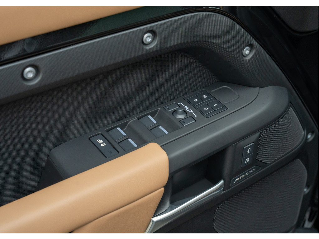 Land Rover Defender 110 P300e 110 X-Dynamic HSE - 23