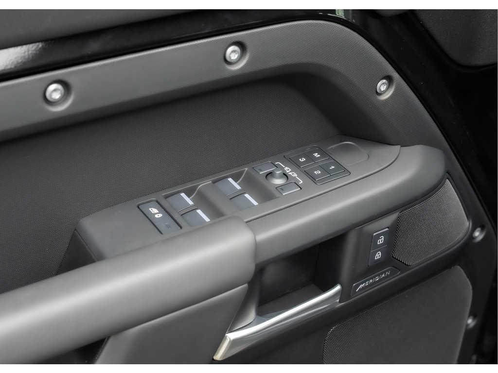 Land Rover Defender 110 P300e 110 X-Dynamic HSE - 18