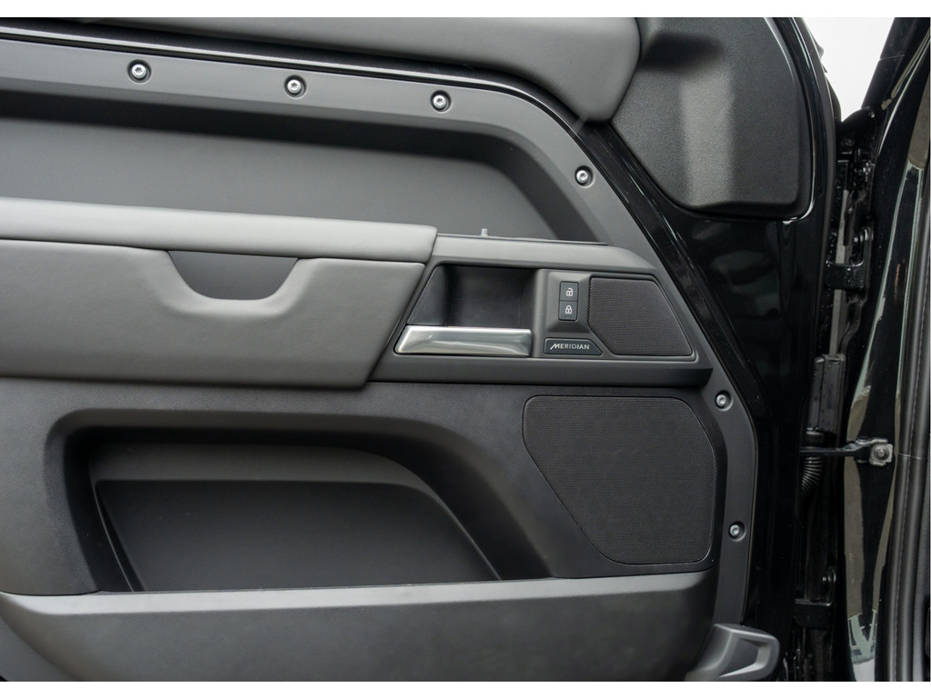 Land Rover Defender 110 P300e 110 X-Dynamic HSE - 19
