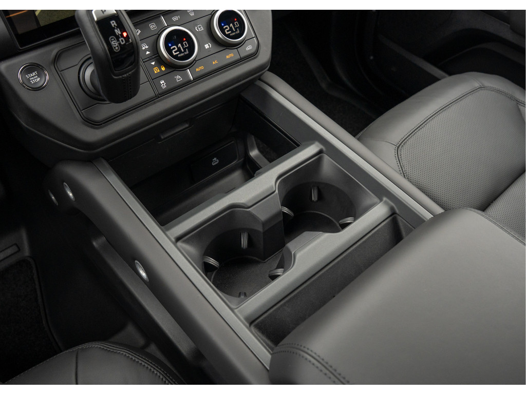 Land Rover Defender 110 P300e 110 X-Dynamic HSE - 30