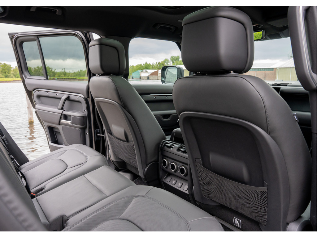 Land Rover Defender 110 P300e X-Dynamic HSE - 31