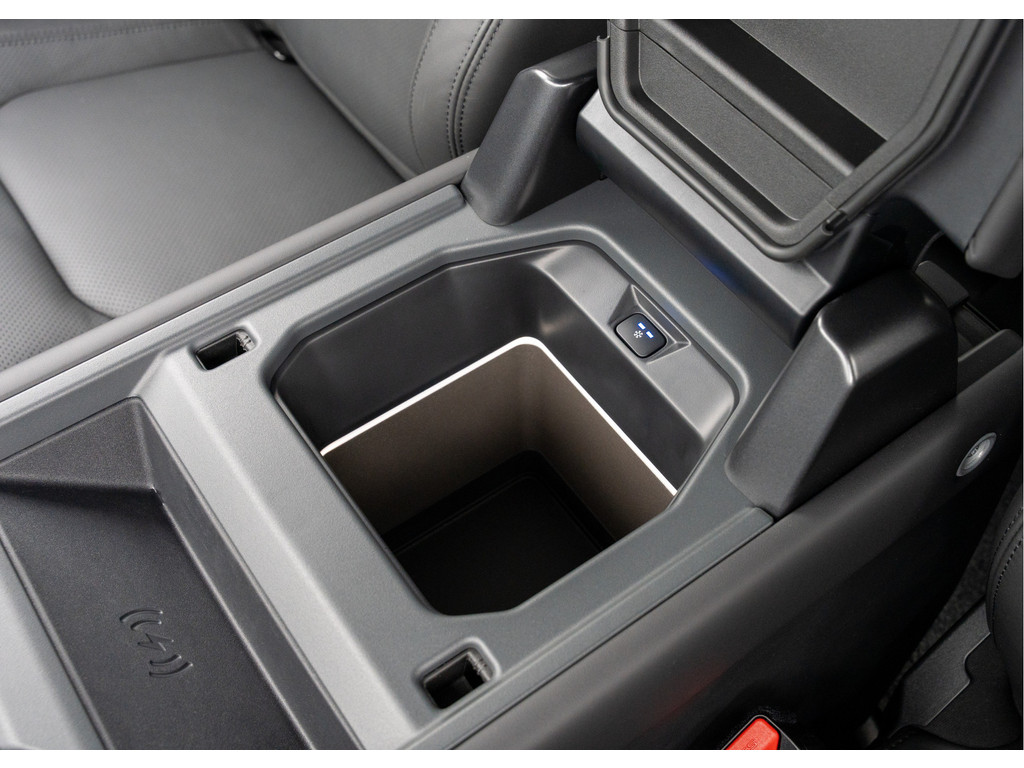 Land Rover Defender 110 P300e X-Dynamic HSE - 32