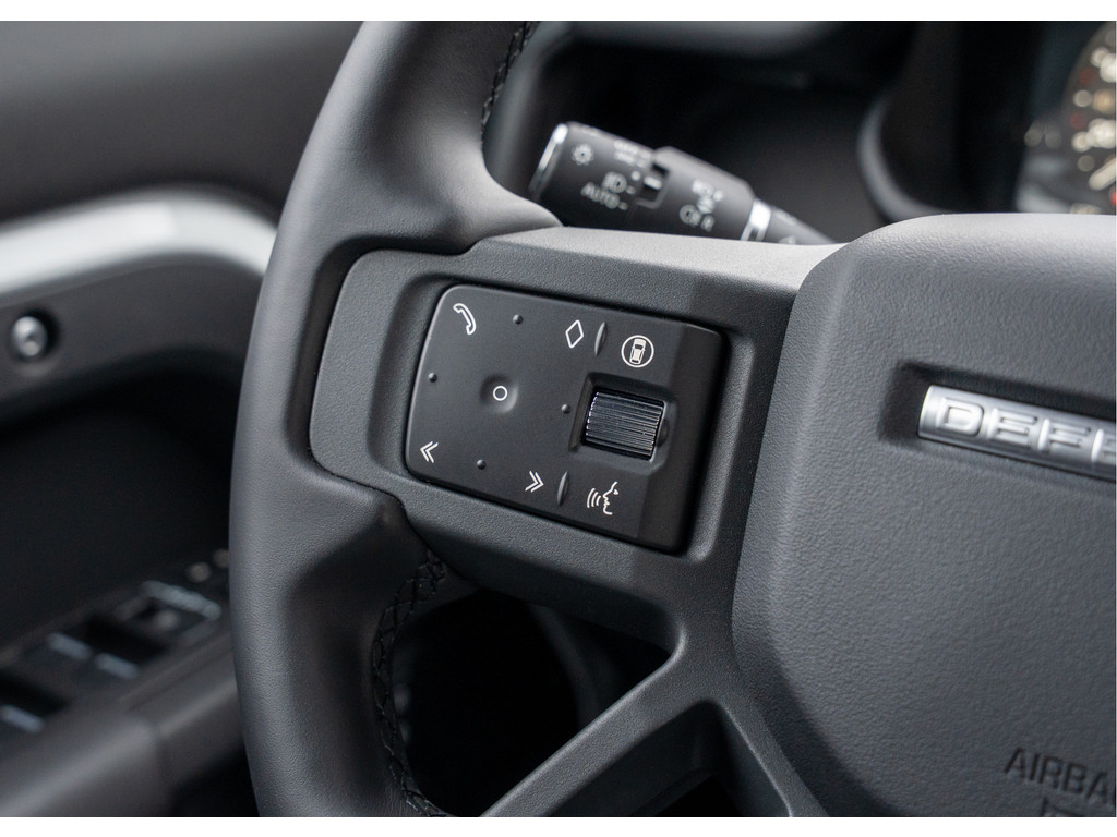 Land Rover Defender 110 P300e X-Dynamic HSE - 18