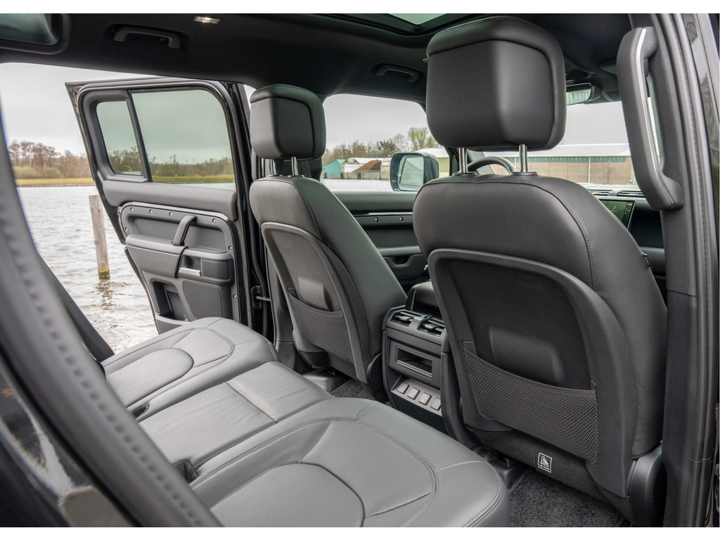 Land Rover Defender 110 P300e 110 X-Dynamic HSE - 24
