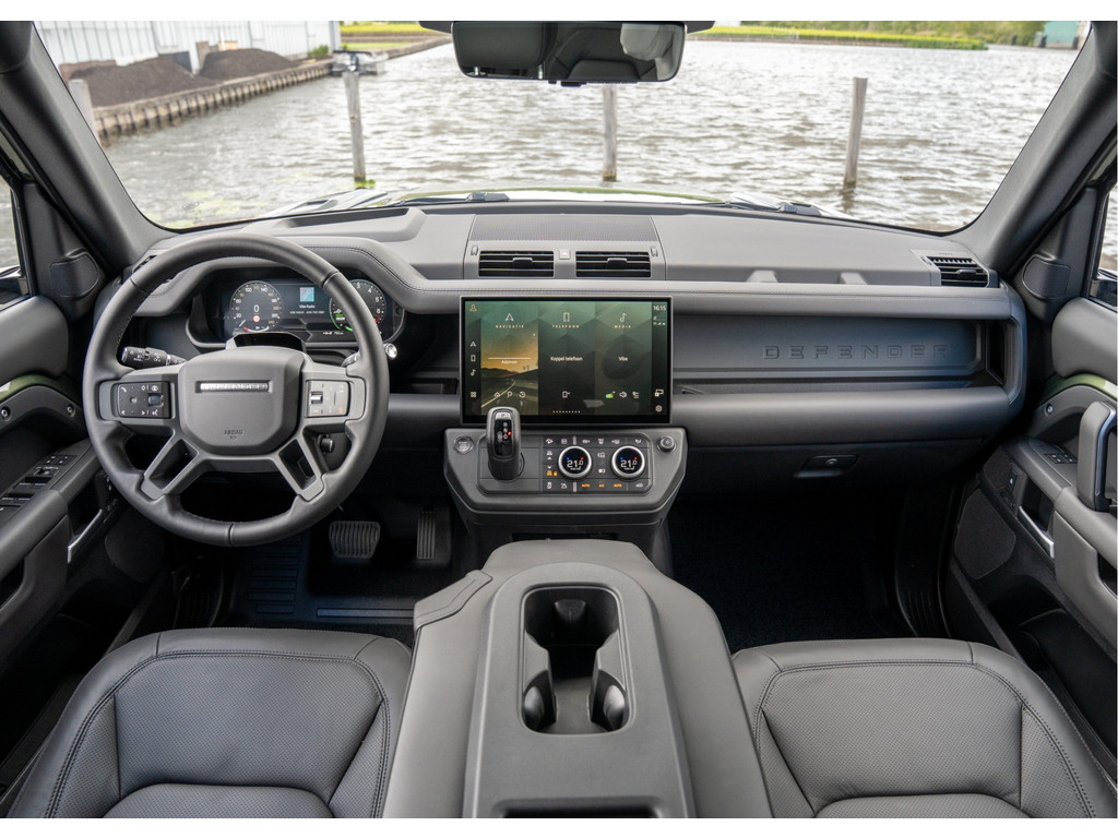 Land Rover Defender 110 P300e 110 X-Dynamic HSE - 11