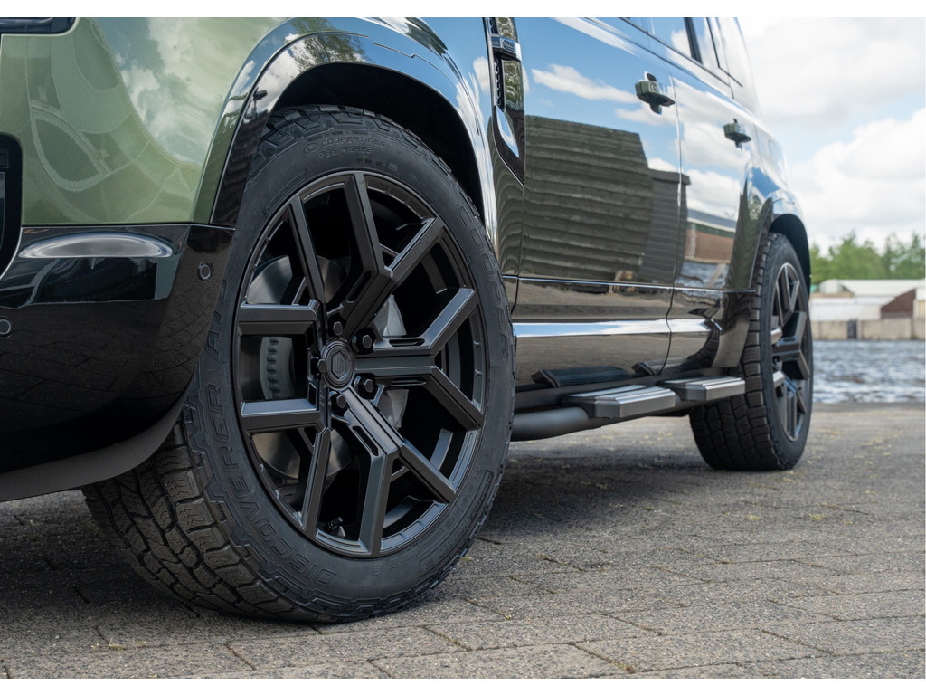 Land Rover Defender 110 P300e 110 X-Dynamic HSE - 38