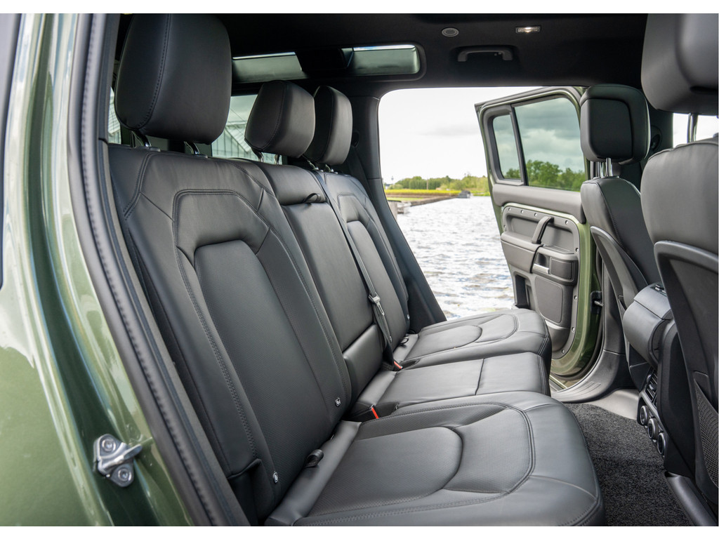Land Rover Defender 110 P300e 110 X-Dynamic HSE - 41