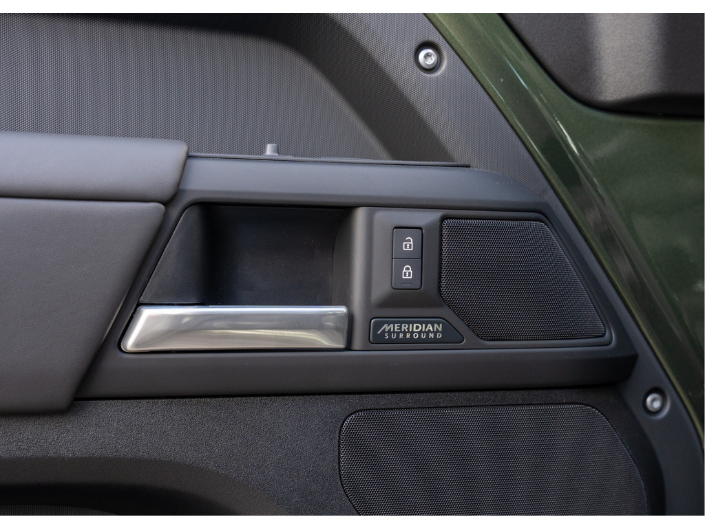 Land Rover Defender 110 P300e 110 X-Dynamic HSE - 45
