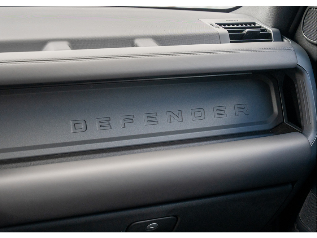 Land Rover Defender 110 P300e 110 X-Dynamic HSE - 48