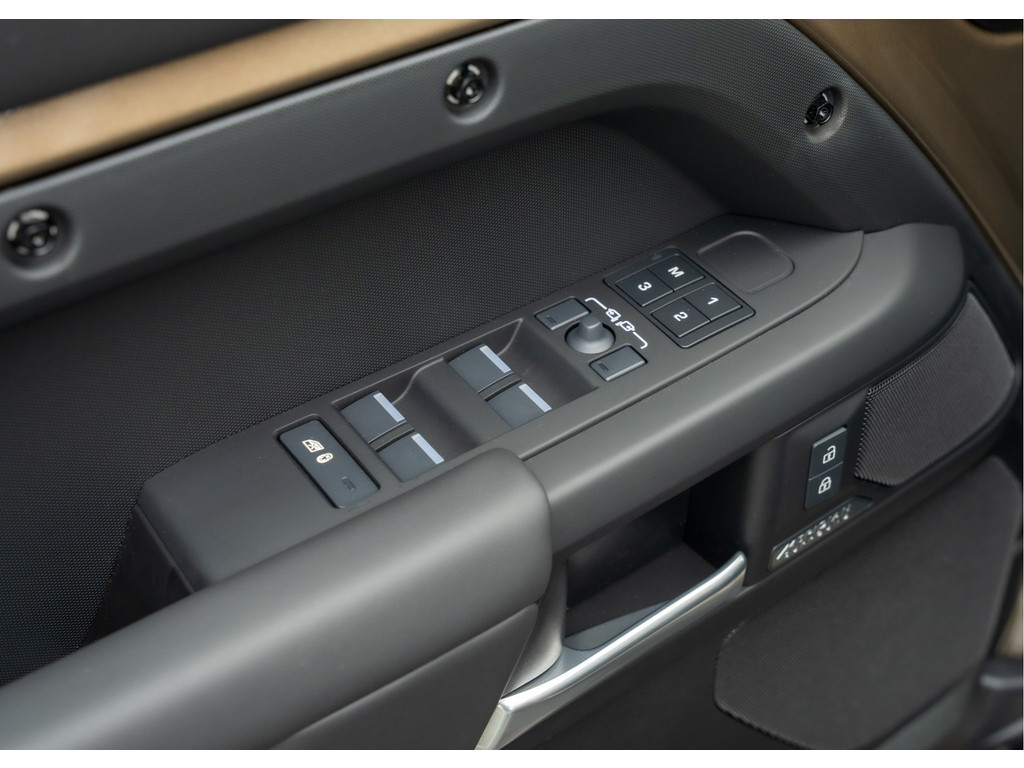 Land Rover Defender 110 P300e 110 X-Dynamic HSE - 22