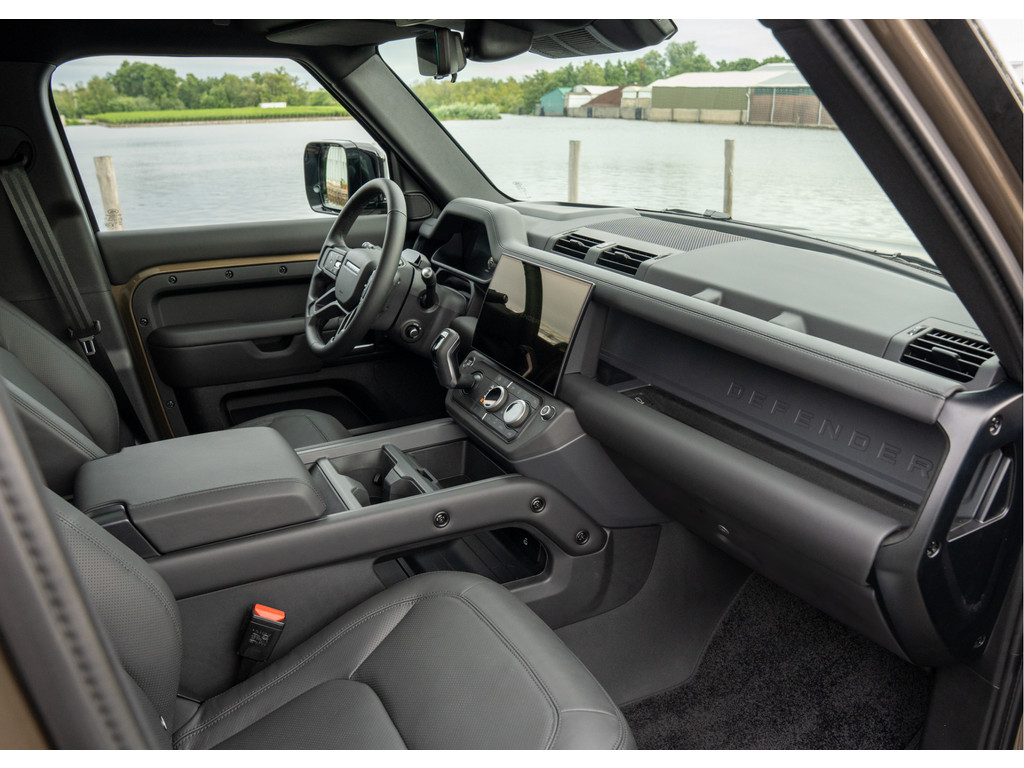 Land Rover Defender 110 P300e 110 X-Dynamic HSE - 23