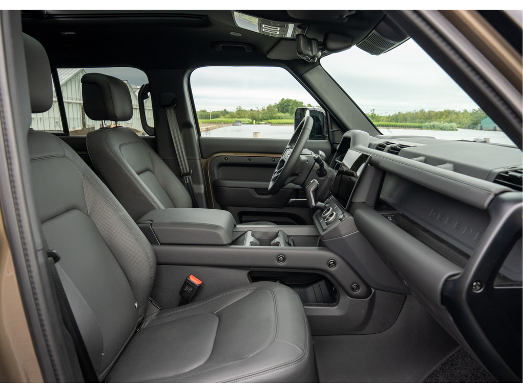 Land Rover Defender 110 P300e 110 X-Dynamic HSE - 24