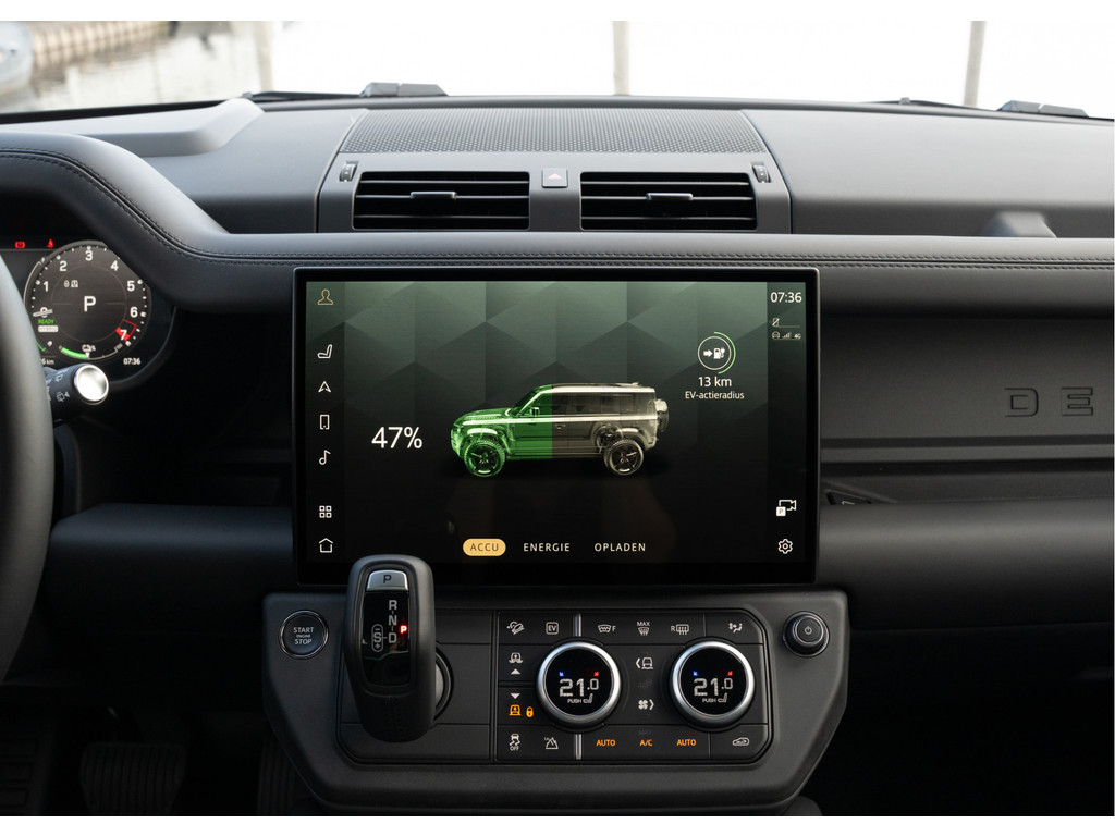 Land Rover Defender 110 P300e 110 X-Dynamic HSE - 42