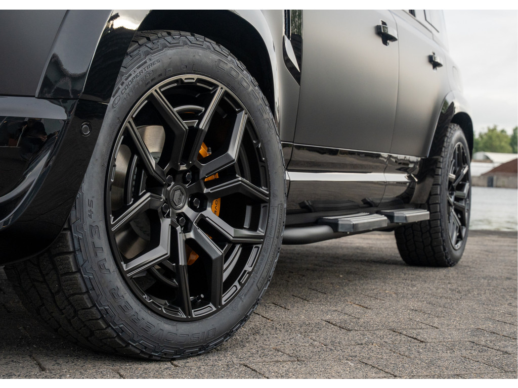 Land Rover Defender 110 P300e 110 X-Dynamic HSE - 13