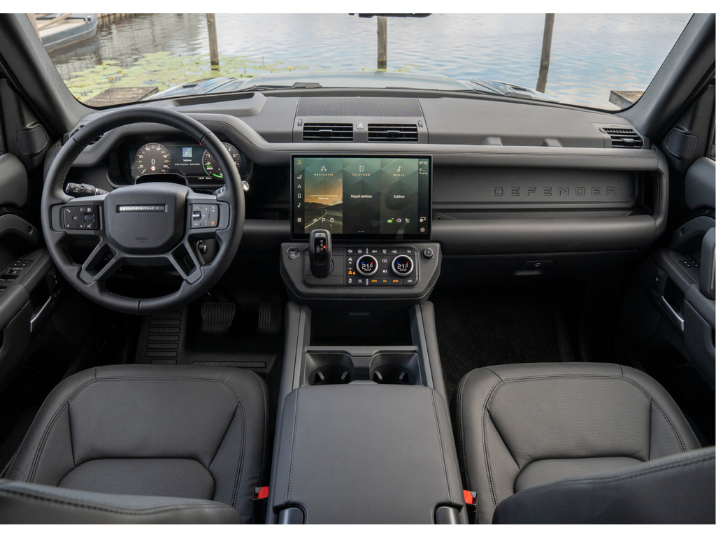 Land Rover Defender 110 P300e 110 X-Dynamic HSE - 28