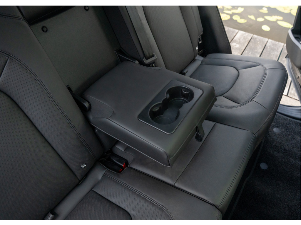 Land Rover Defender 110 P300e 110 X-Dynamic HSE - 31