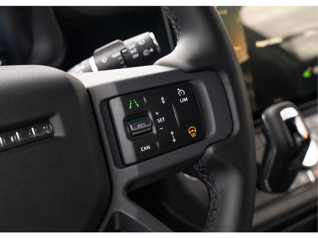 Land Rover Defender 110 P300e 110 X-Dynamic HSE - 32