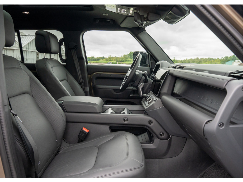 Land Rover Defender 110 P300e 110 X-Dynamic HSE - 17