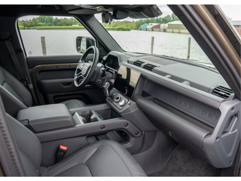 Land Rover Defender 110 P300e 110 X-Dynamic HSE - 18