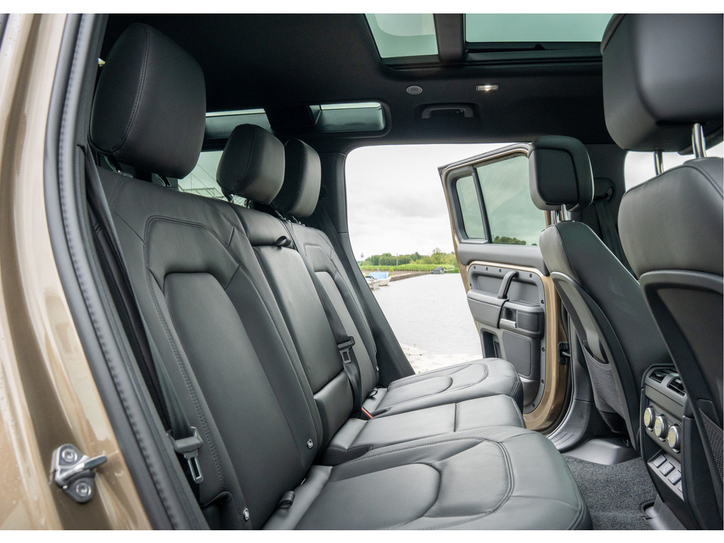 Land Rover Defender 110 P300e 110 X-Dynamic HSE - 22