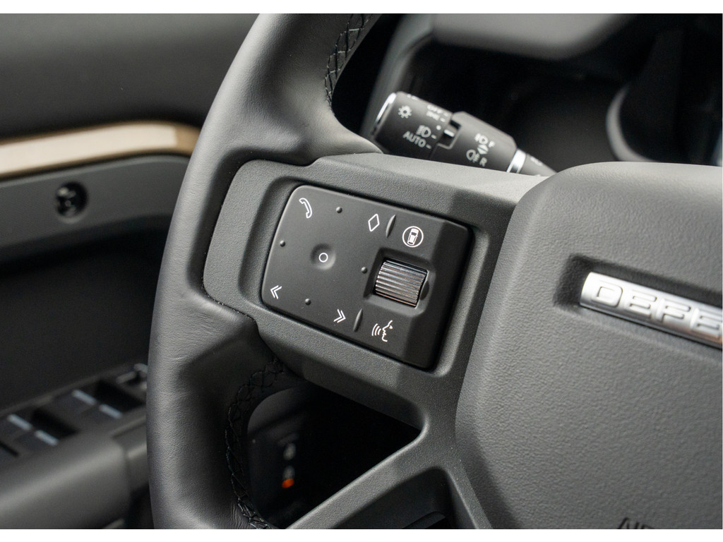 Land Rover Defender 110 P300e 110 X-Dynamic HSE - 26