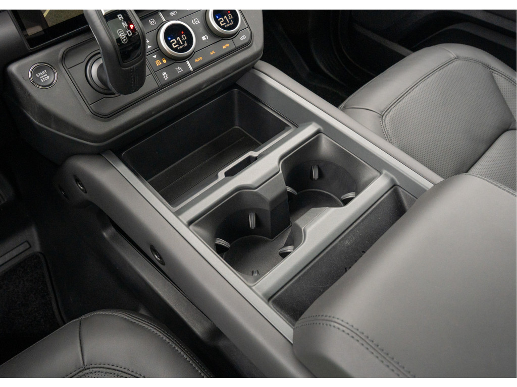 Land Rover Defender 110 P300e 110 X-Dynamic HSE - 28
