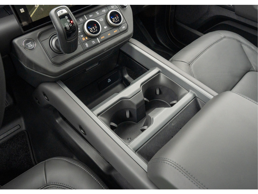 Land Rover Defender 110 P300e 110 X-Dynamic HSE - 29