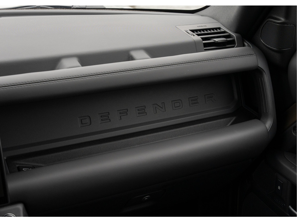 Land Rover Defender 110 P300e 110 X-Dynamic HSE - 31