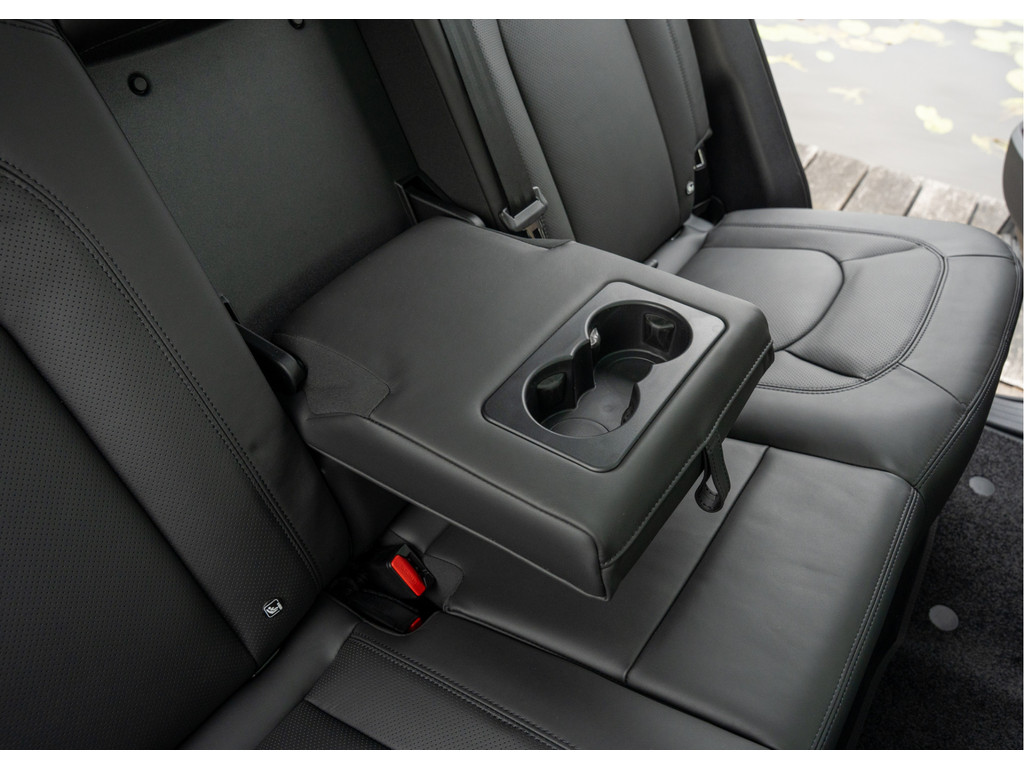 Land Rover Defender 110 P300e 110 X-Dynamic HSE - 28