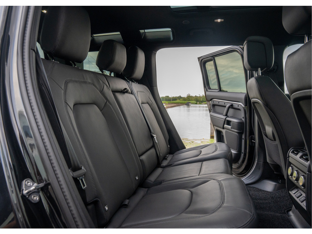Land Rover Defender 110 P300e 110 X-Dynamic HSE - 24