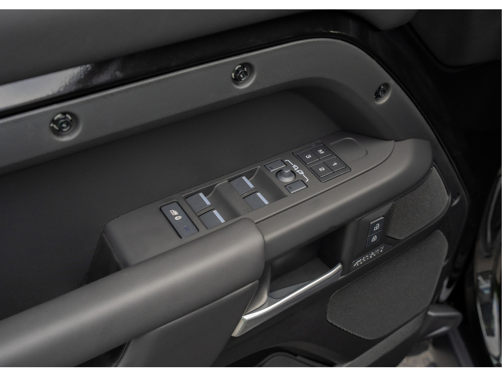 Land Rover Defender 110 P300e 110 X-Dynamic HSE - 34