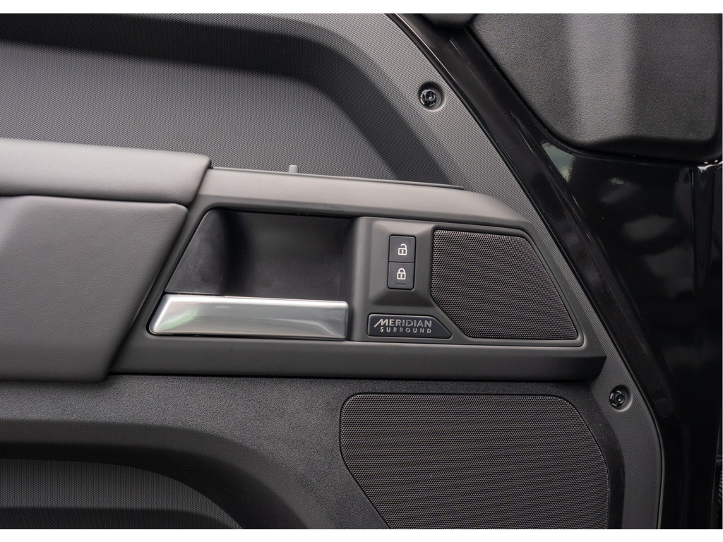 Land Rover Defender 110 P300e 110 X-Dynamic HSE - 35