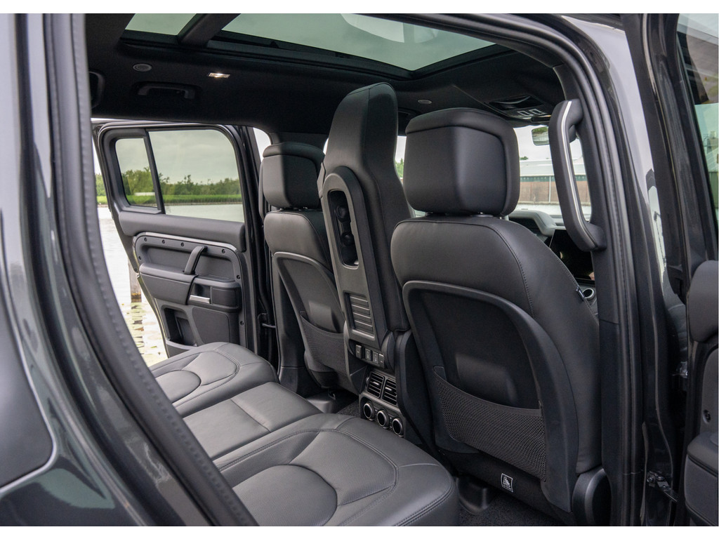 Land Rover Defender 110 P300e 110 X-Dynamic HSE - 26