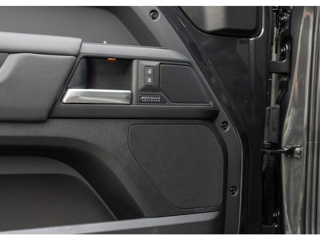 Land Rover Defender 110 P300e 110 X-Dynamic HSE - 27