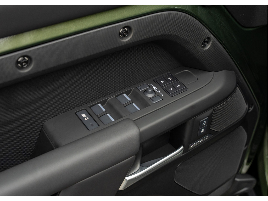 Land Rover Defender 110 P300e 110 X-Dynamic HSE - 22
