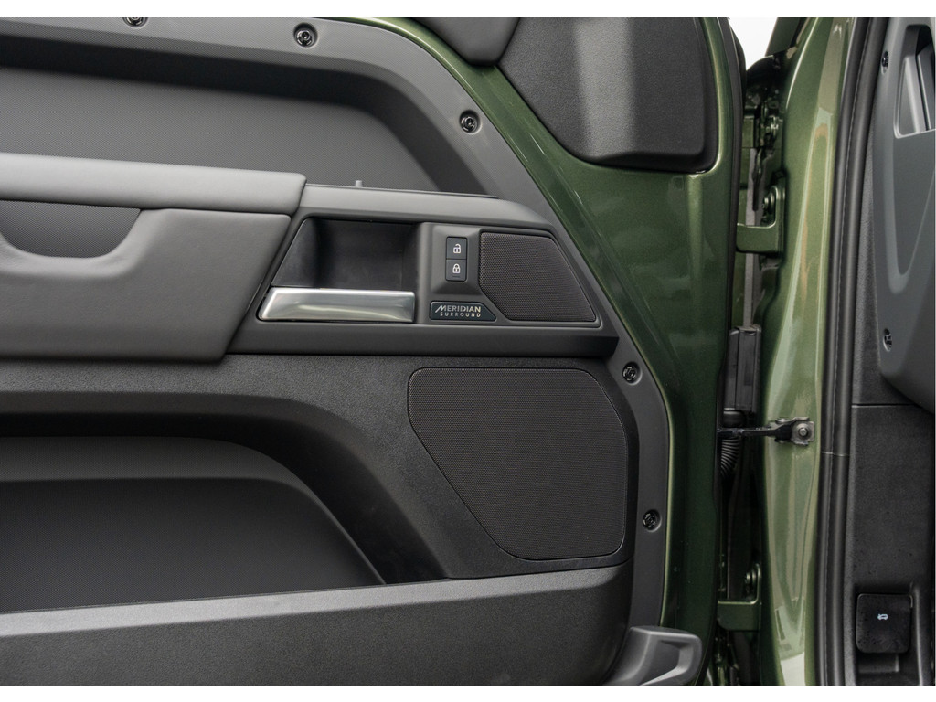 Land Rover Defender 110 P300e 110 X-Dynamic HSE - 23